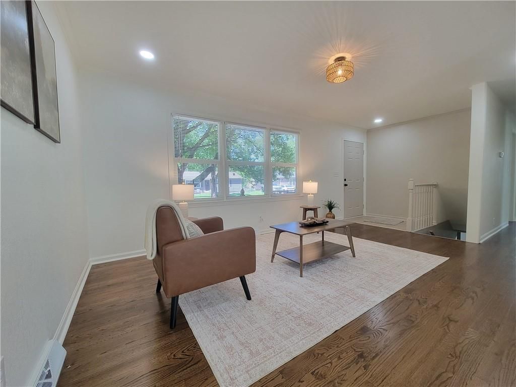 517 NW Little Avenue — photo 5