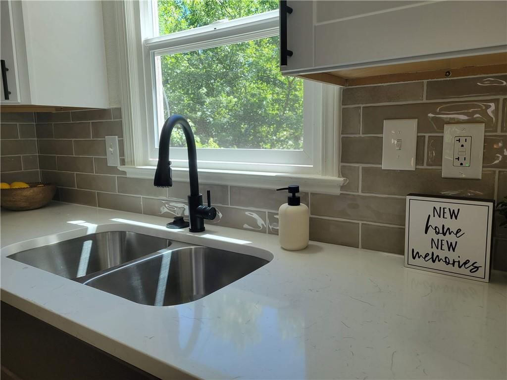 517 NW Little Avenue — photo 8