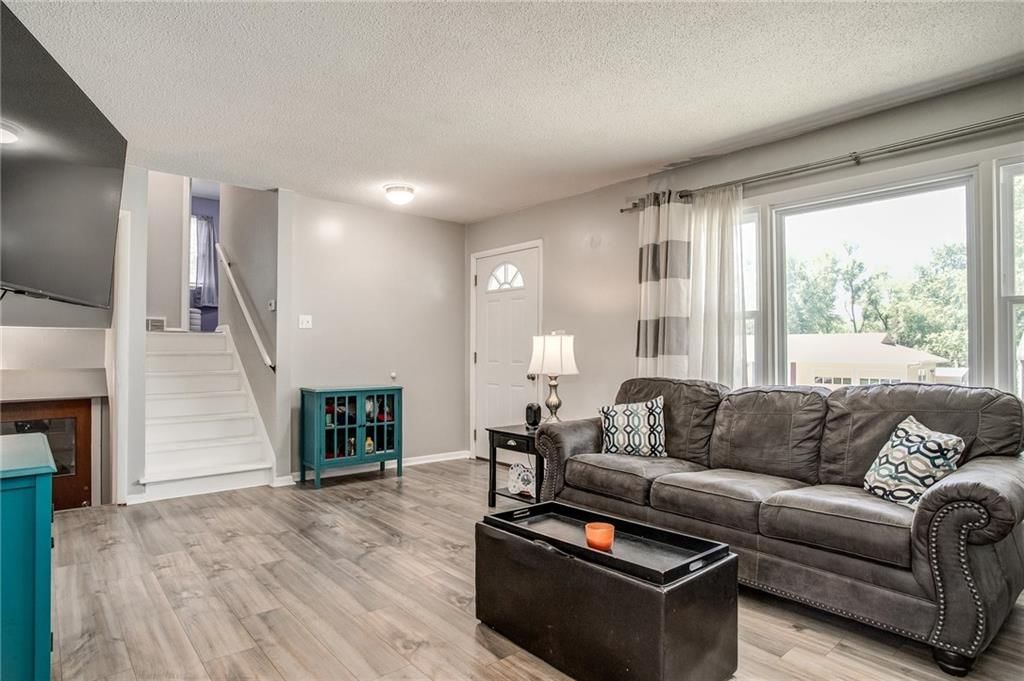 10609 Askew Avenue — photo 3