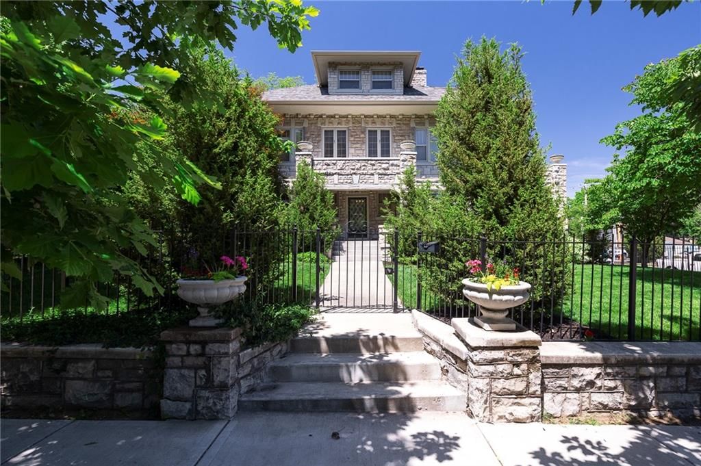 400 W 63rd Street — photo 3