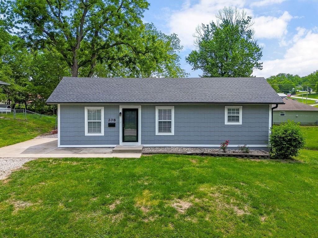 208 N Independence Street — photo 1