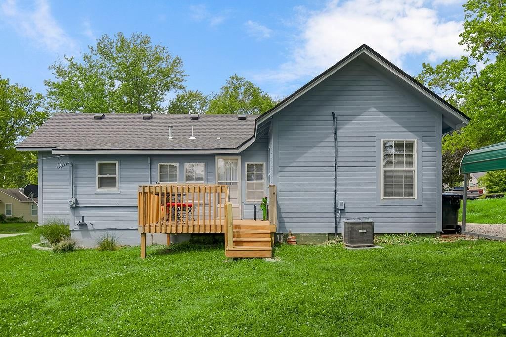 208 N Independence Street — photo 4