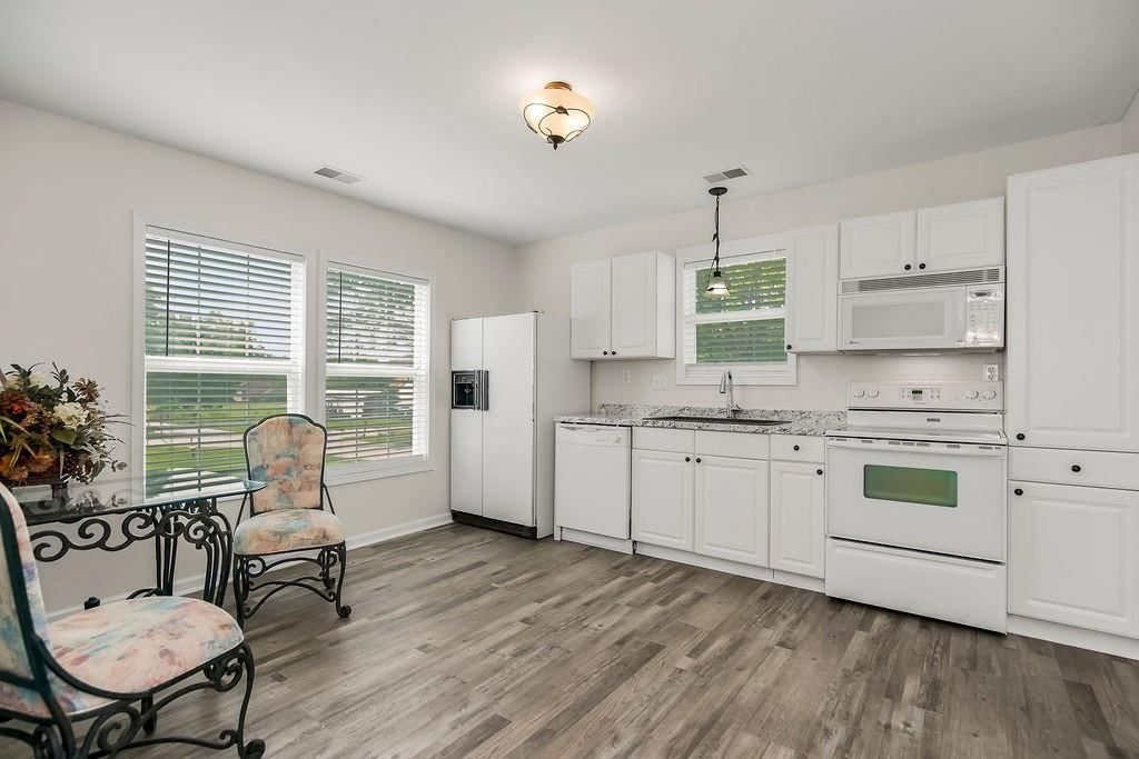 208 N Independence Street — photo 5