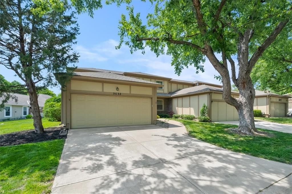 9698 Oakshire Street — photo 2