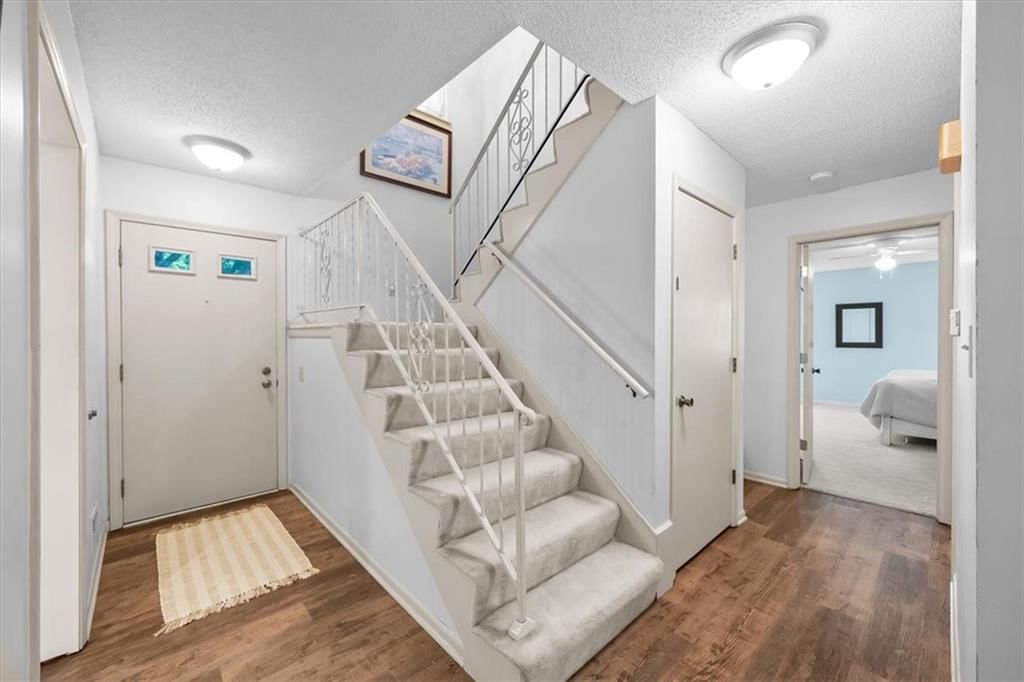 9698 Oakshire Street — photo 4