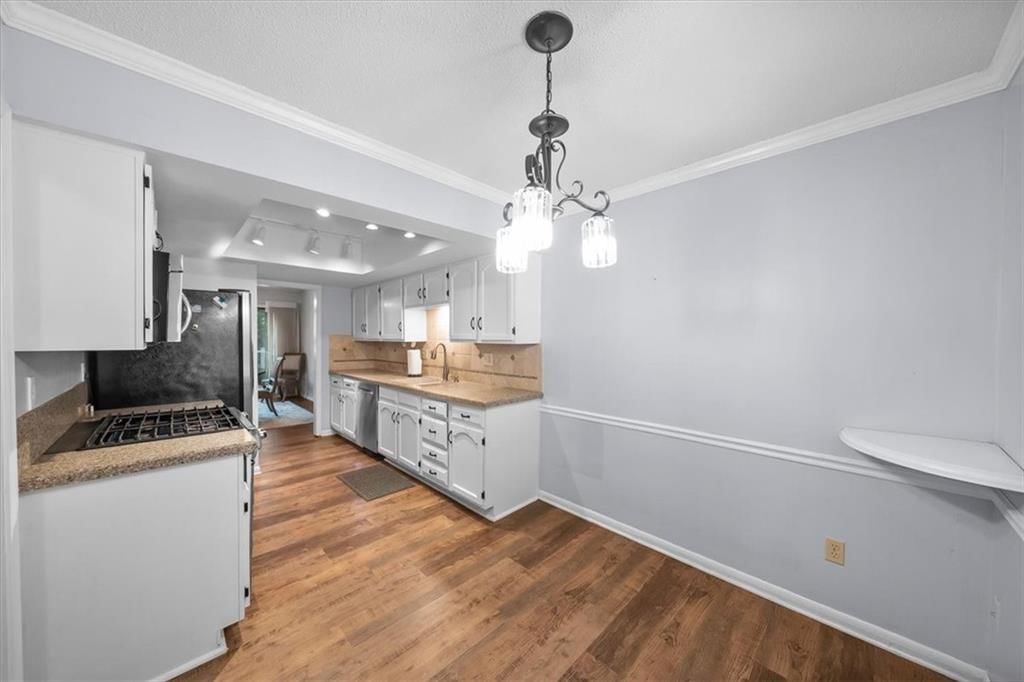 9698 Oakshire Street — photo 6