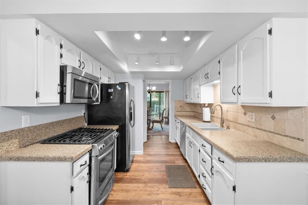 9698 Oakshire Street — photo 7