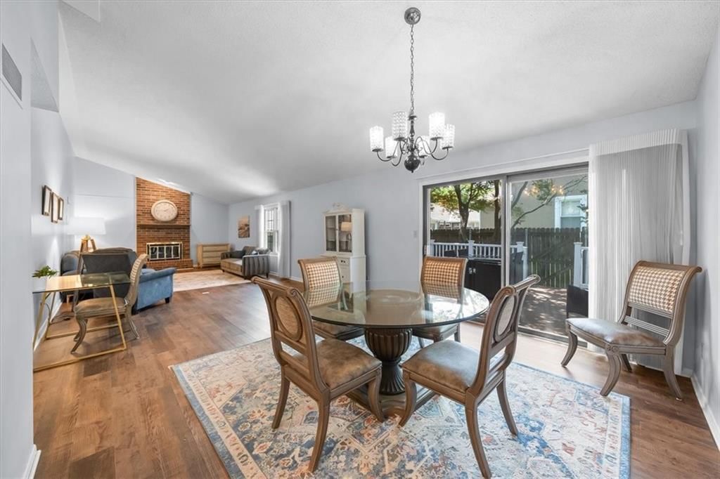 9698 Oakshire Street — photo 9