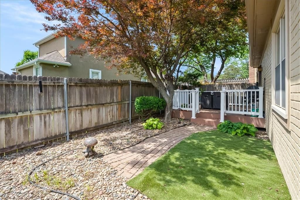 9698 Oakshire Street — photo 28