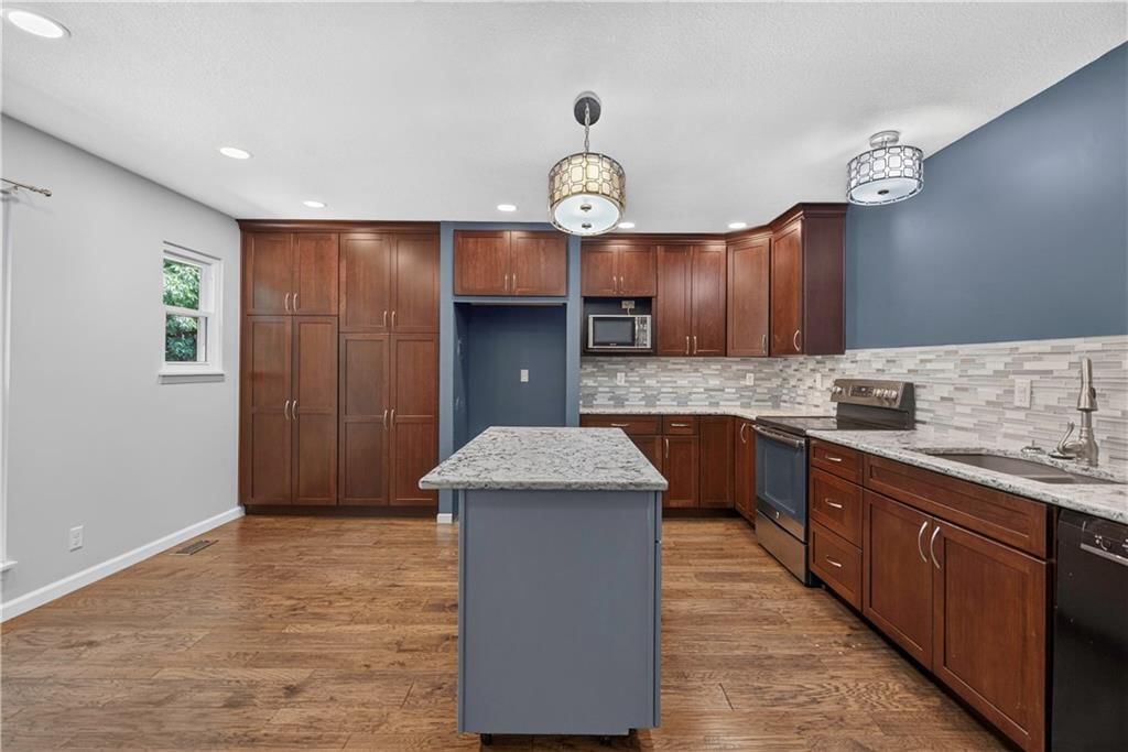 7418 W 152nd Street — photo 10