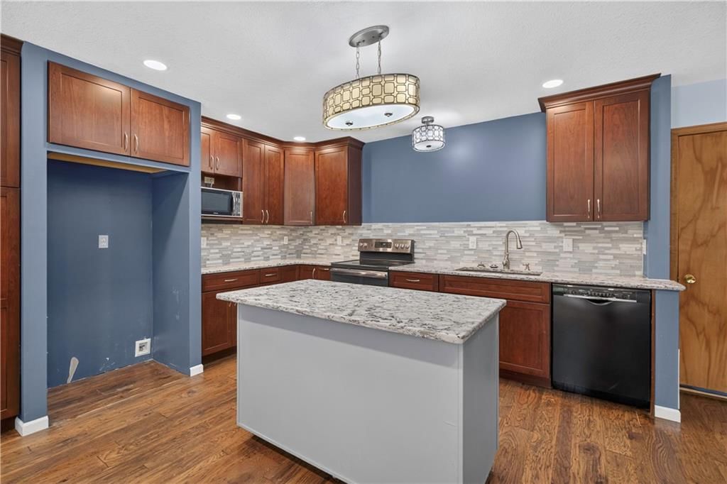 7418 W 152nd Street — photo 11