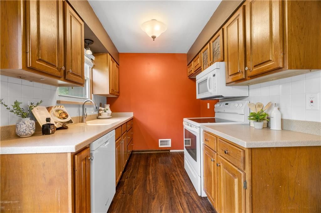 8925 Gillette Street — photo 6