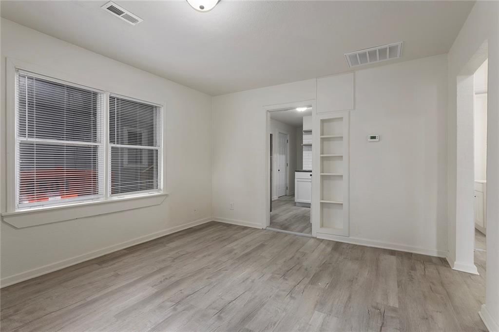 2543 Lister Avenue — photo 5