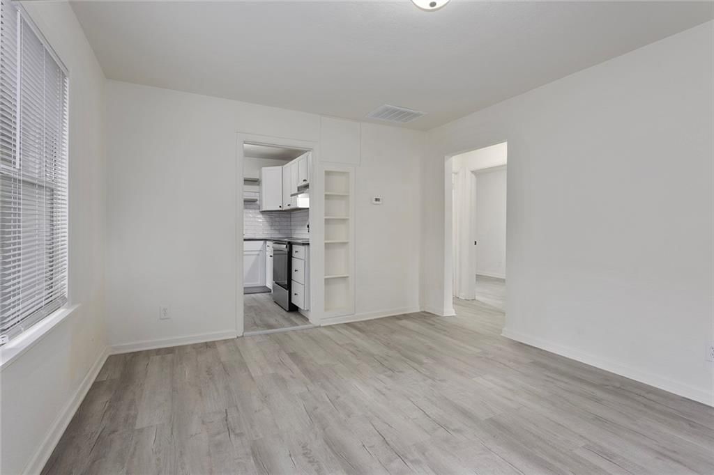 2543 Lister Avenue — photo 8