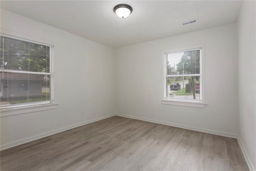 2543 Lister Avenue — photo 10