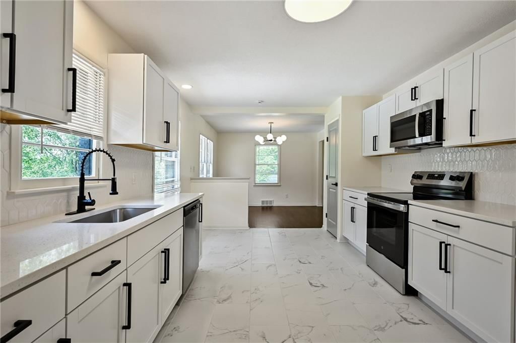 6711 N Broadway Street — photo 4