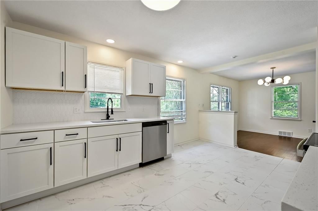 6711 N Broadway Street — photo 5