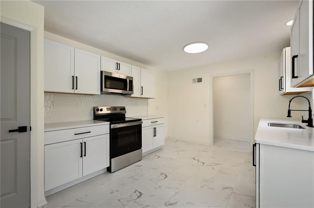 6711 N Broadway Street — photo 6
