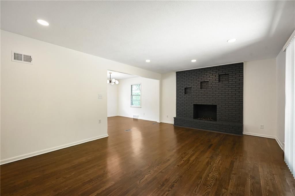 6711 N Broadway Street — photo 8