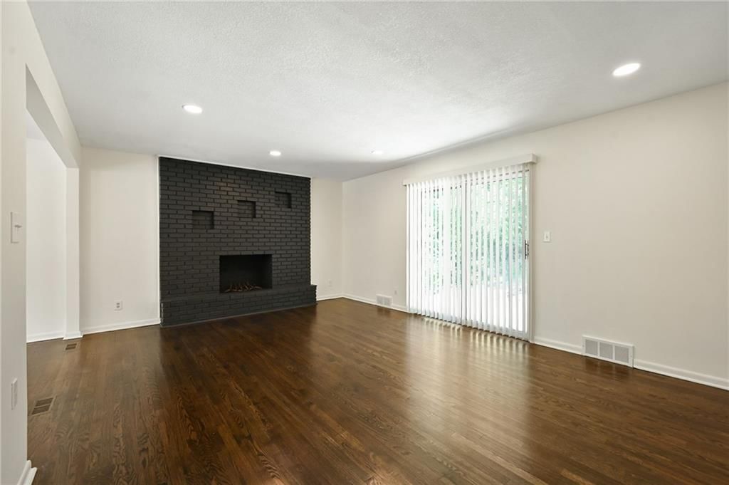6711 N Broadway Street — photo 10