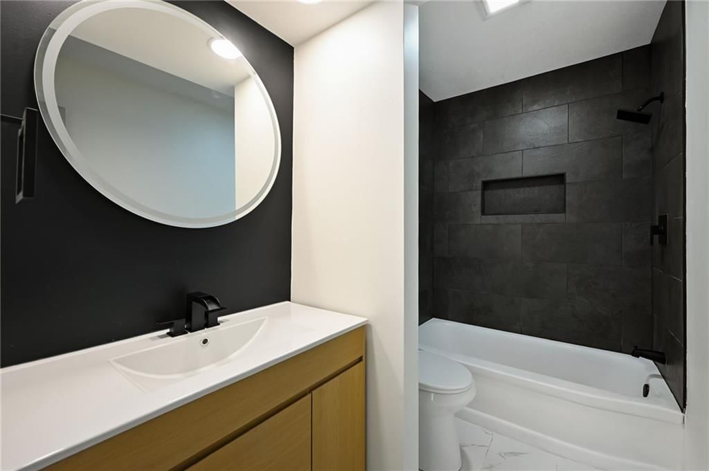6711 N Broadway Street — photo 11
