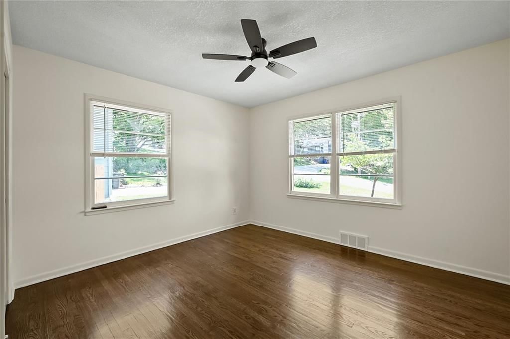 6711 N Broadway Street — photo 16