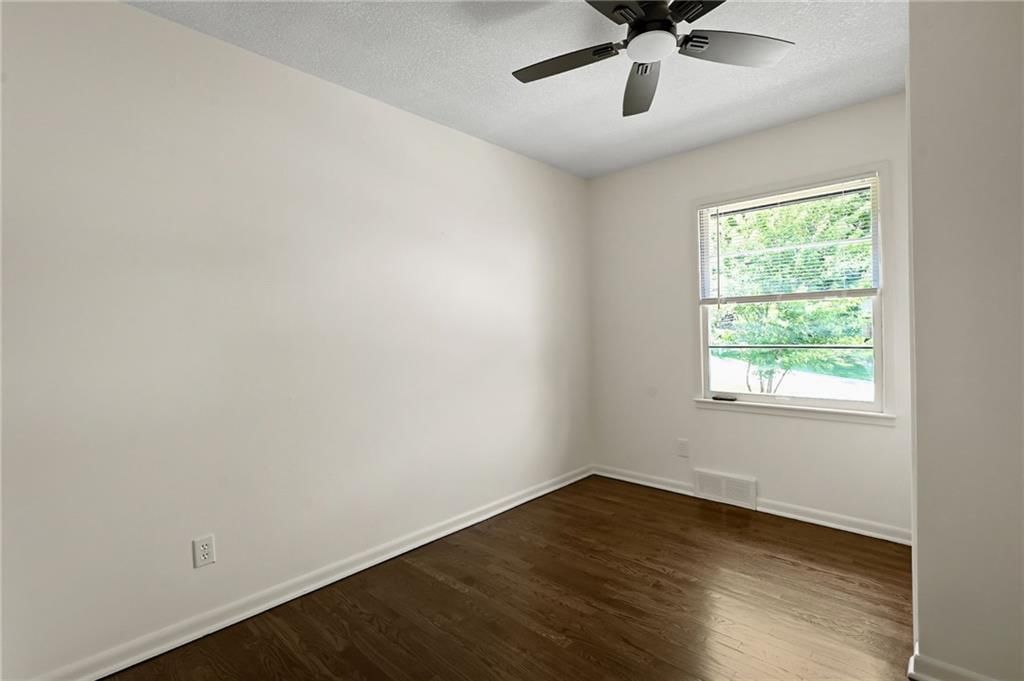 6711 N Broadway Street — photo 18