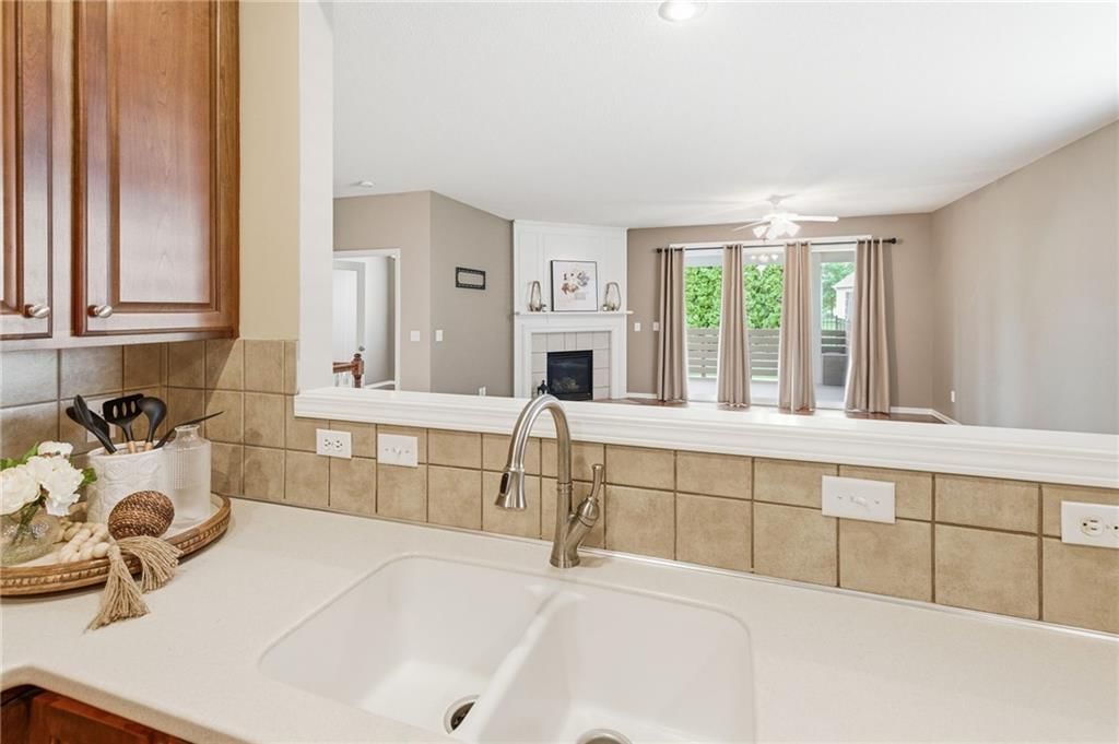 23735 W 87TH Terrace — photo 11