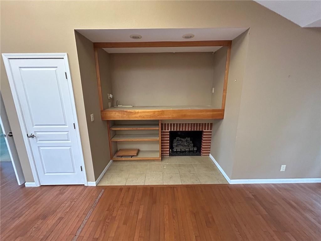 912 Briarwood Lane — photo 8