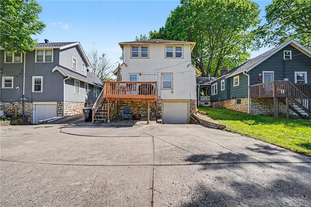 728 E 63rd Terrace — photo 4