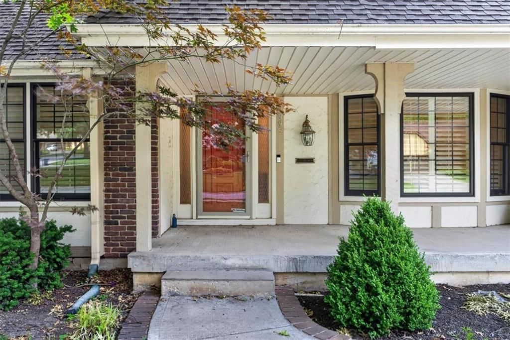 8995 Rosewood Drive — photo 2