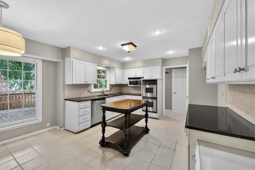 8995 Rosewood Drive — photo 9