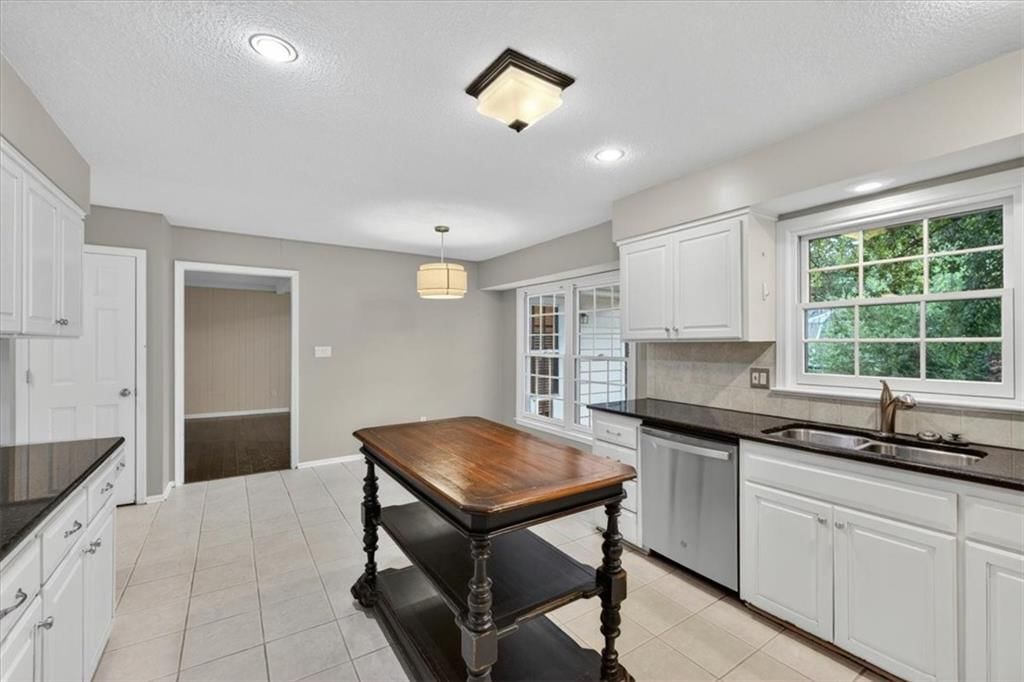 8995 Rosewood Drive — photo 10