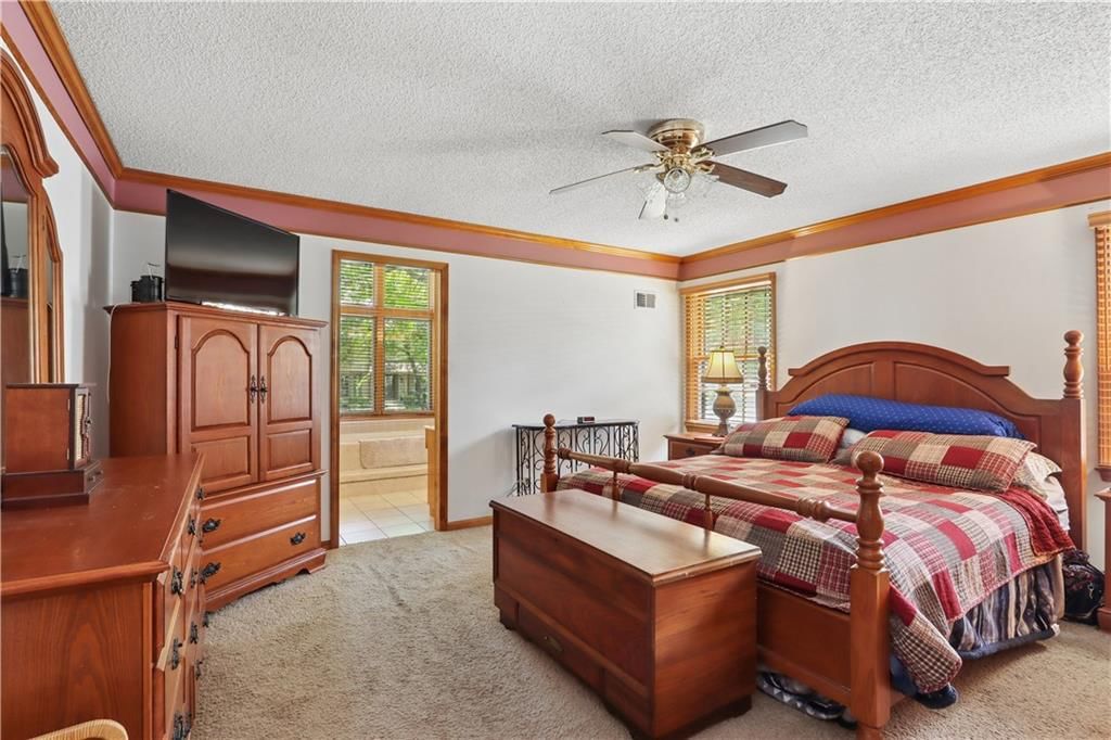 12428 Lamar Avenue — photo 11