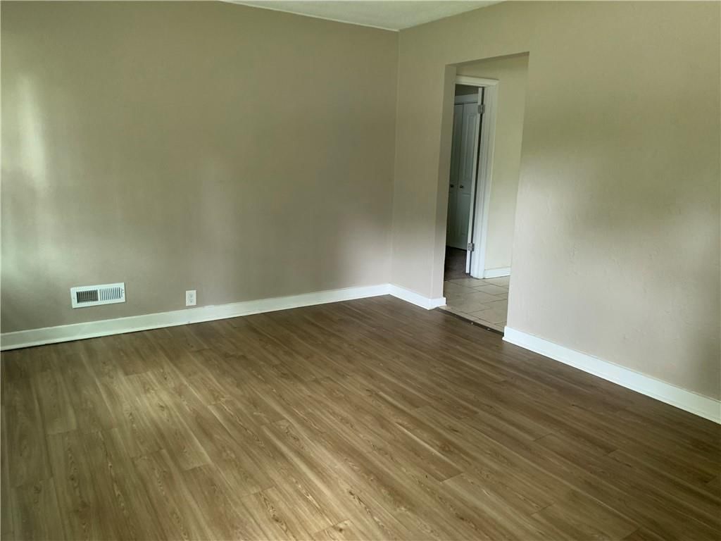 10821 BENNINGTON Avenue — photo 3