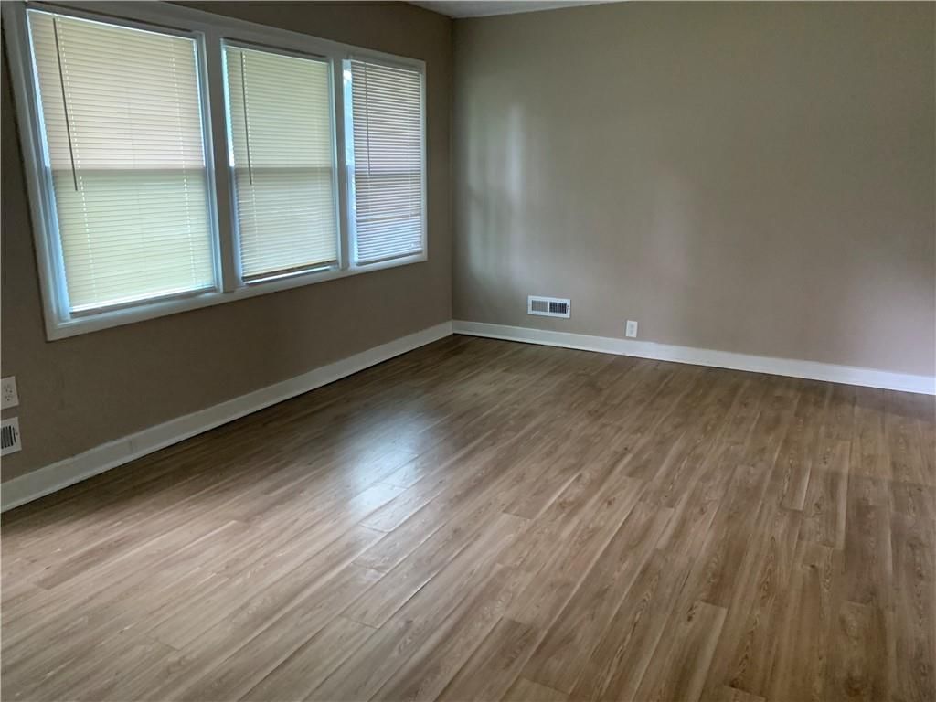 10821 BENNINGTON Avenue — photo 4