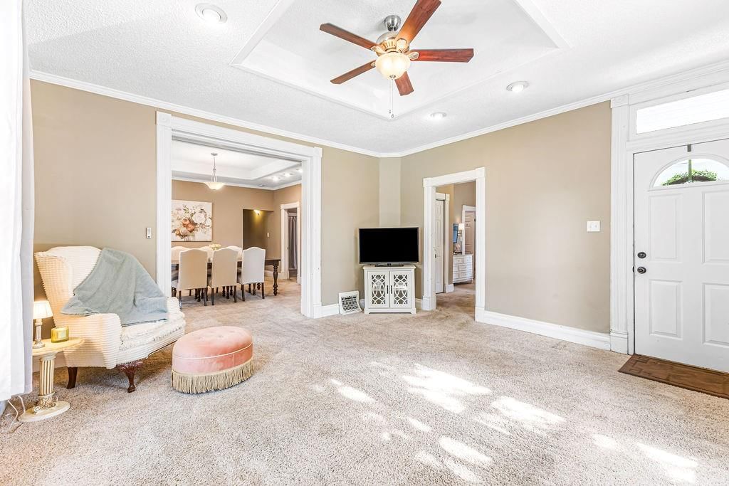 1819 Dewey Avenue — photo 7