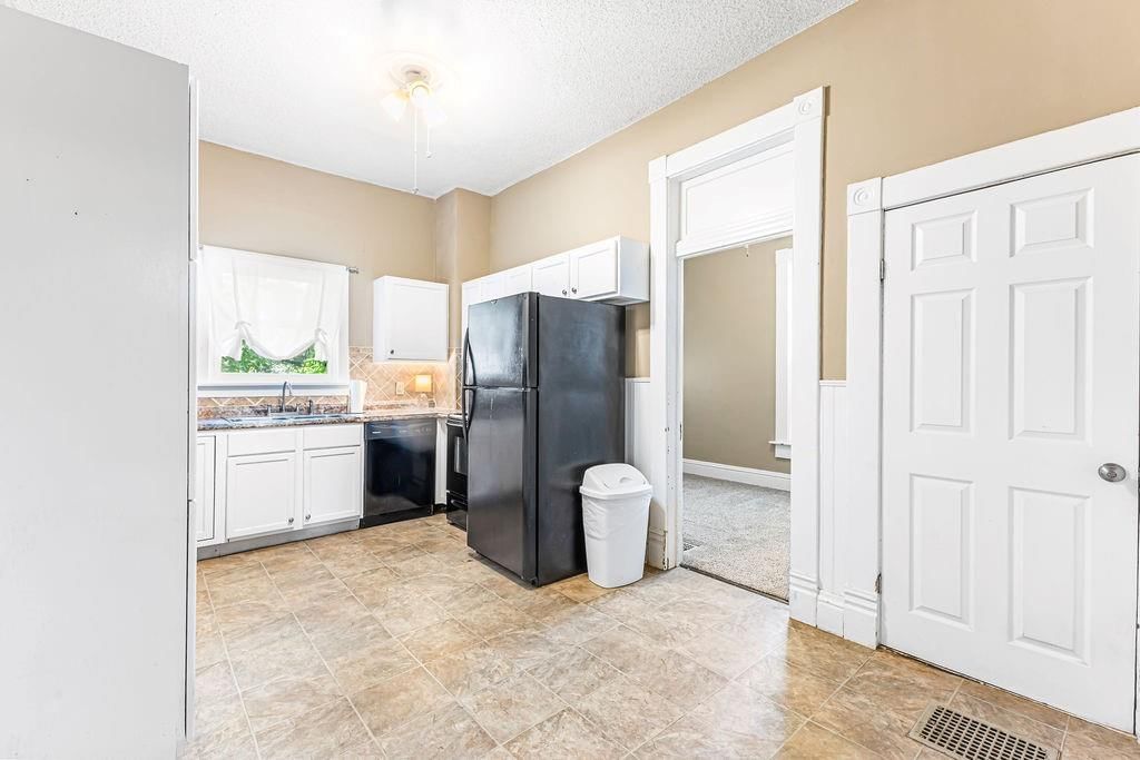 1819 Dewey Avenue — photo 20