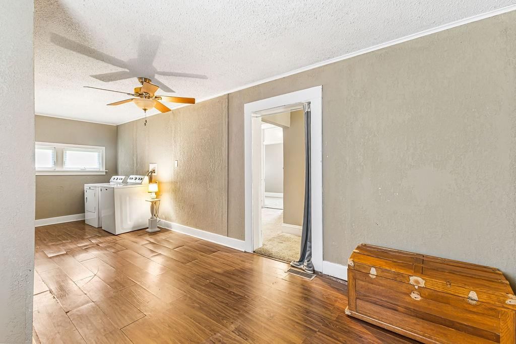 1819 Dewey Avenue — photo 27