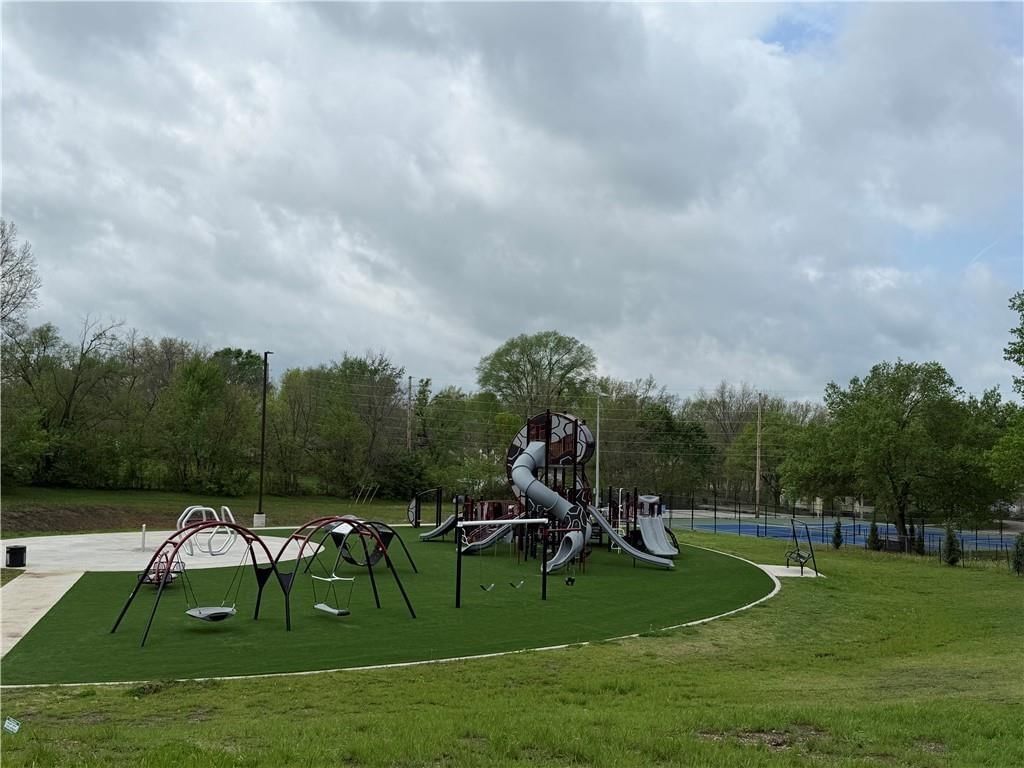 423 N Armstrong Street — photo 32