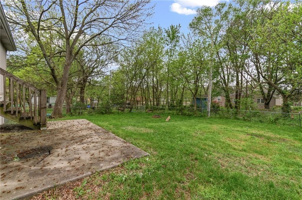 423 N Armstrong Street — photo 37