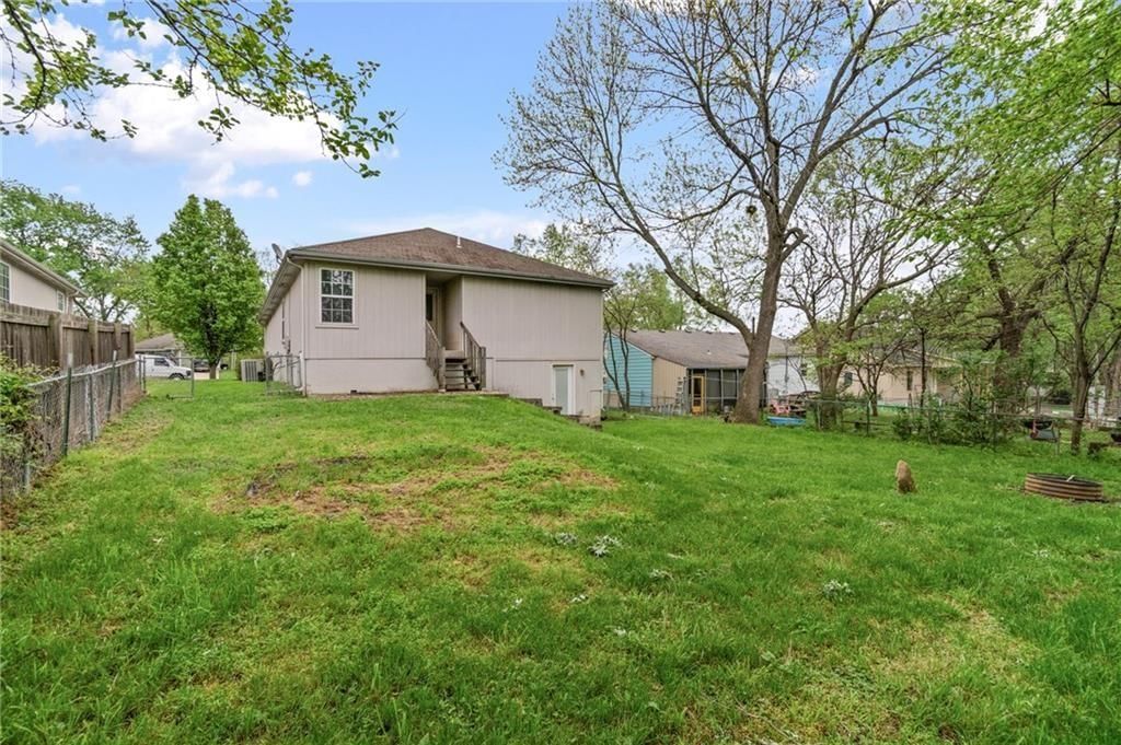 423 N Armstrong Street — photo 38