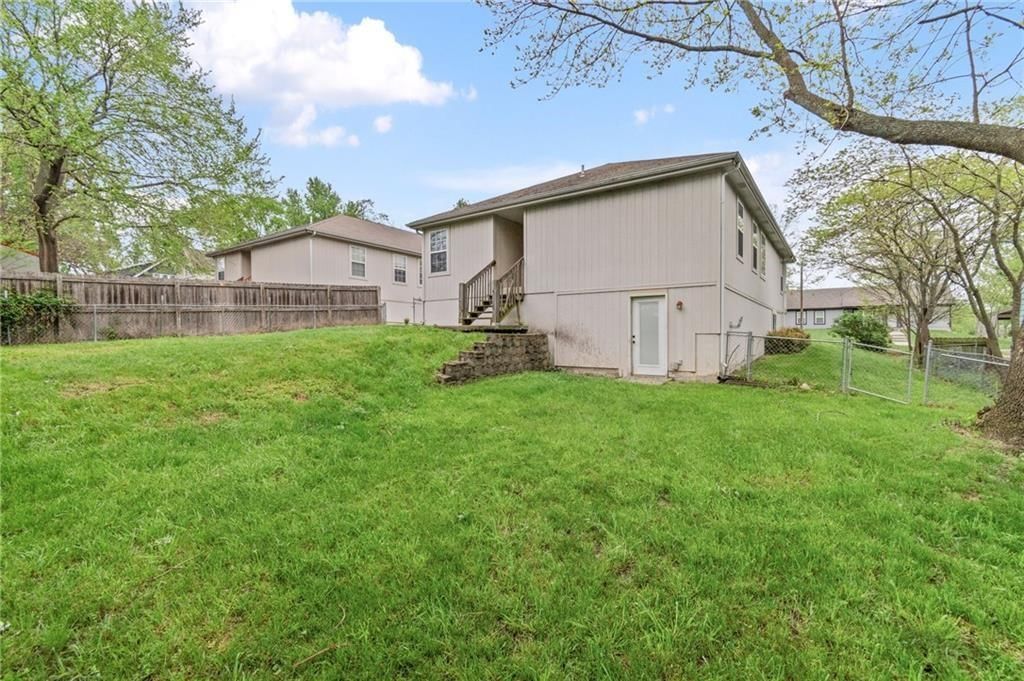 423 N Armstrong Street — photo 40