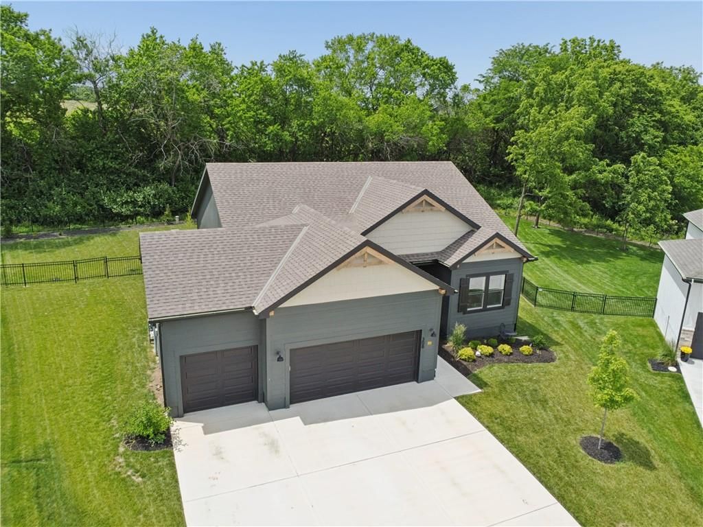 308 Woodview Drive — photo 2