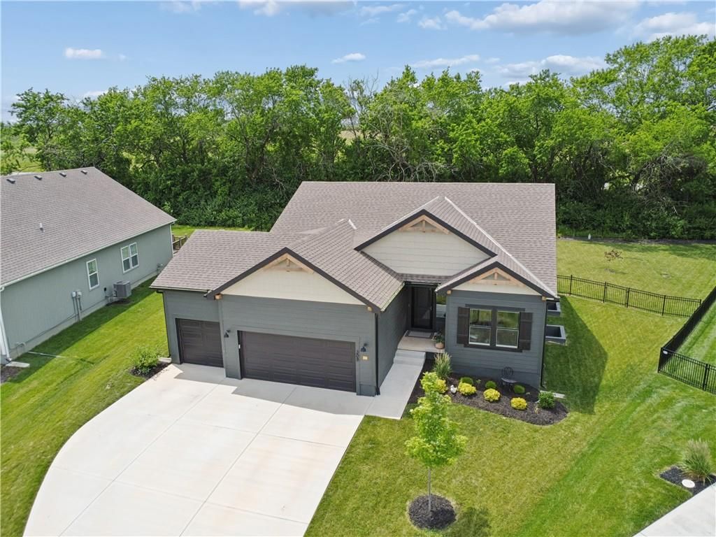 308 Woodview Drive — photo 4