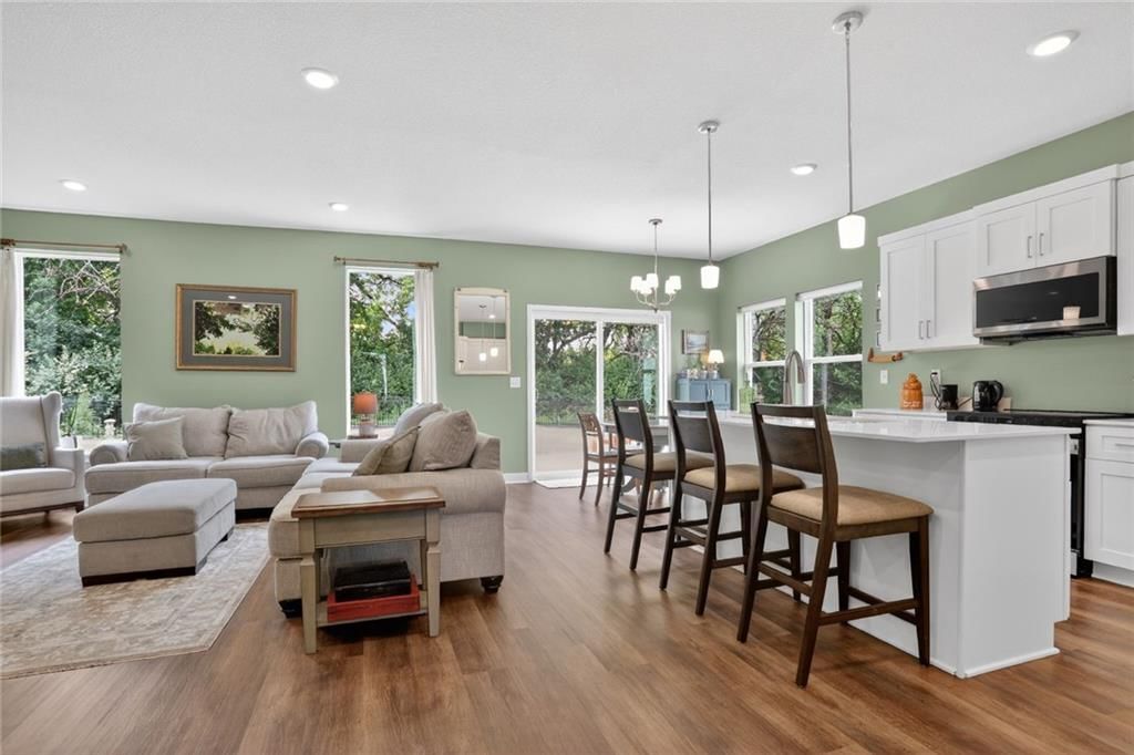 308 Woodview Drive — photo 9