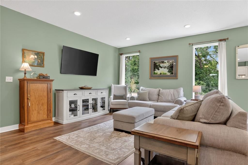 308 Woodview Drive — photo 10