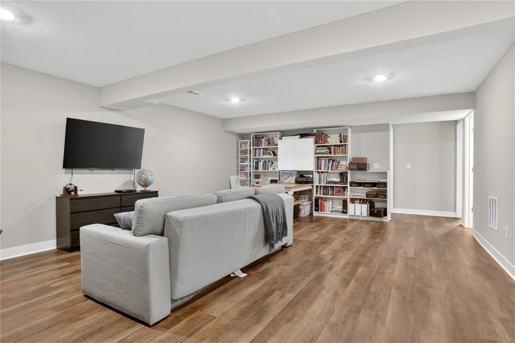 308 Woodview Drive — photo 23