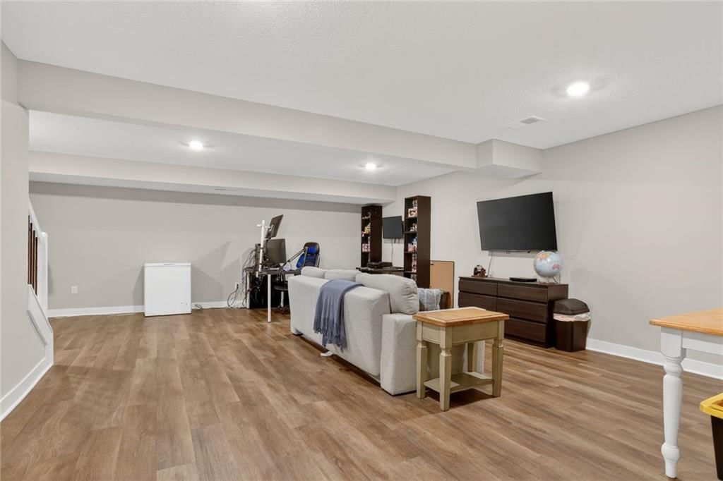 308 Woodview Drive — photo 24