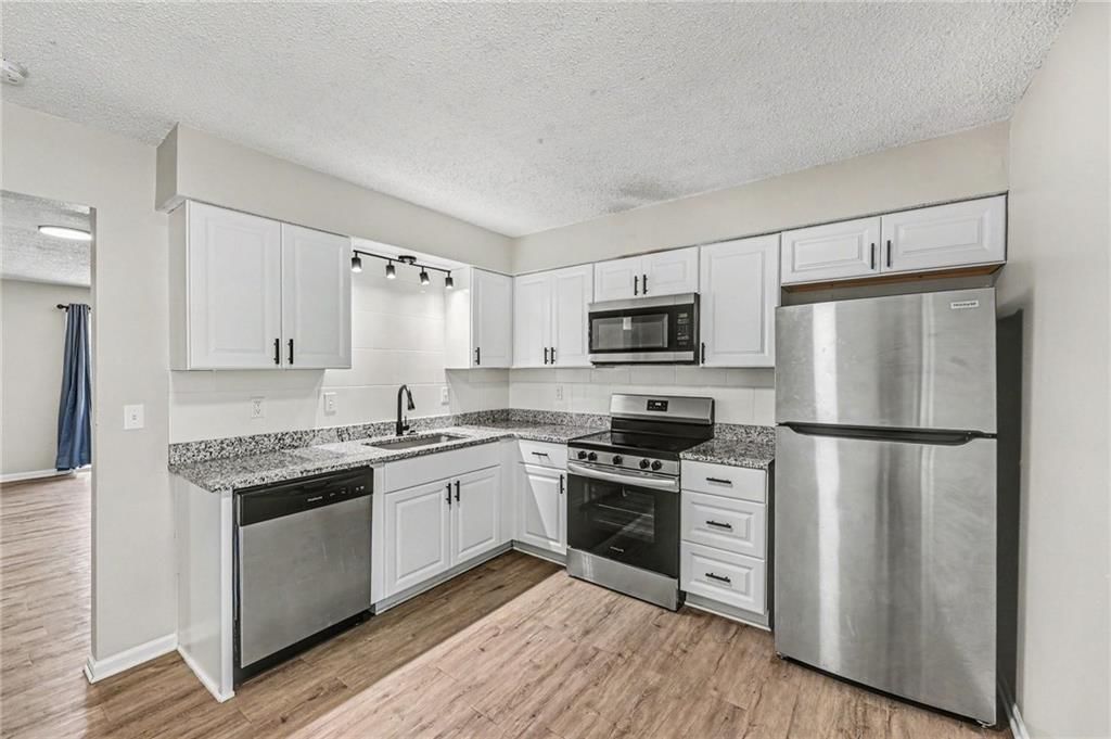 1310 NW Valley Woods Court — photo 3